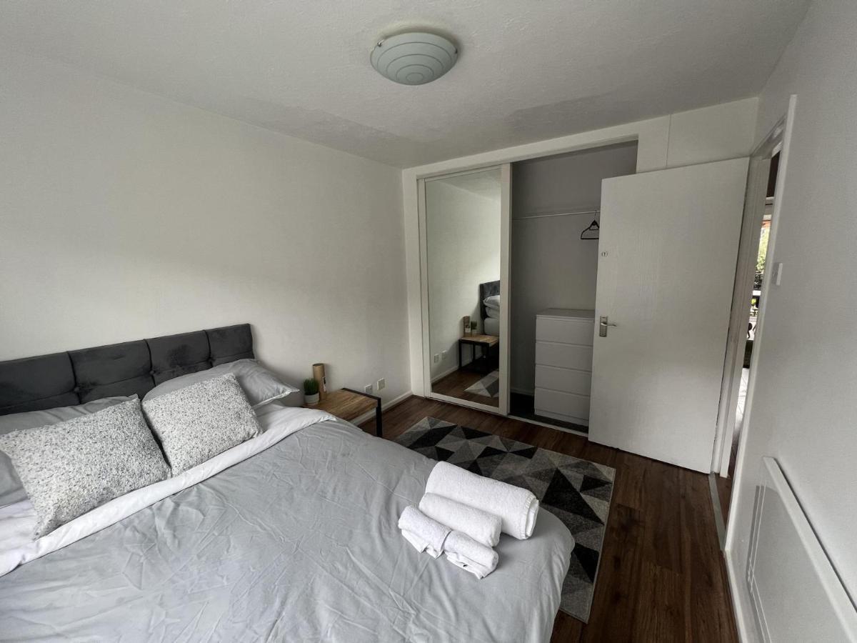 Canary Wharf Haven - Spacious & Homely Entire 1 Bedroom Flat Londra Exterior foto