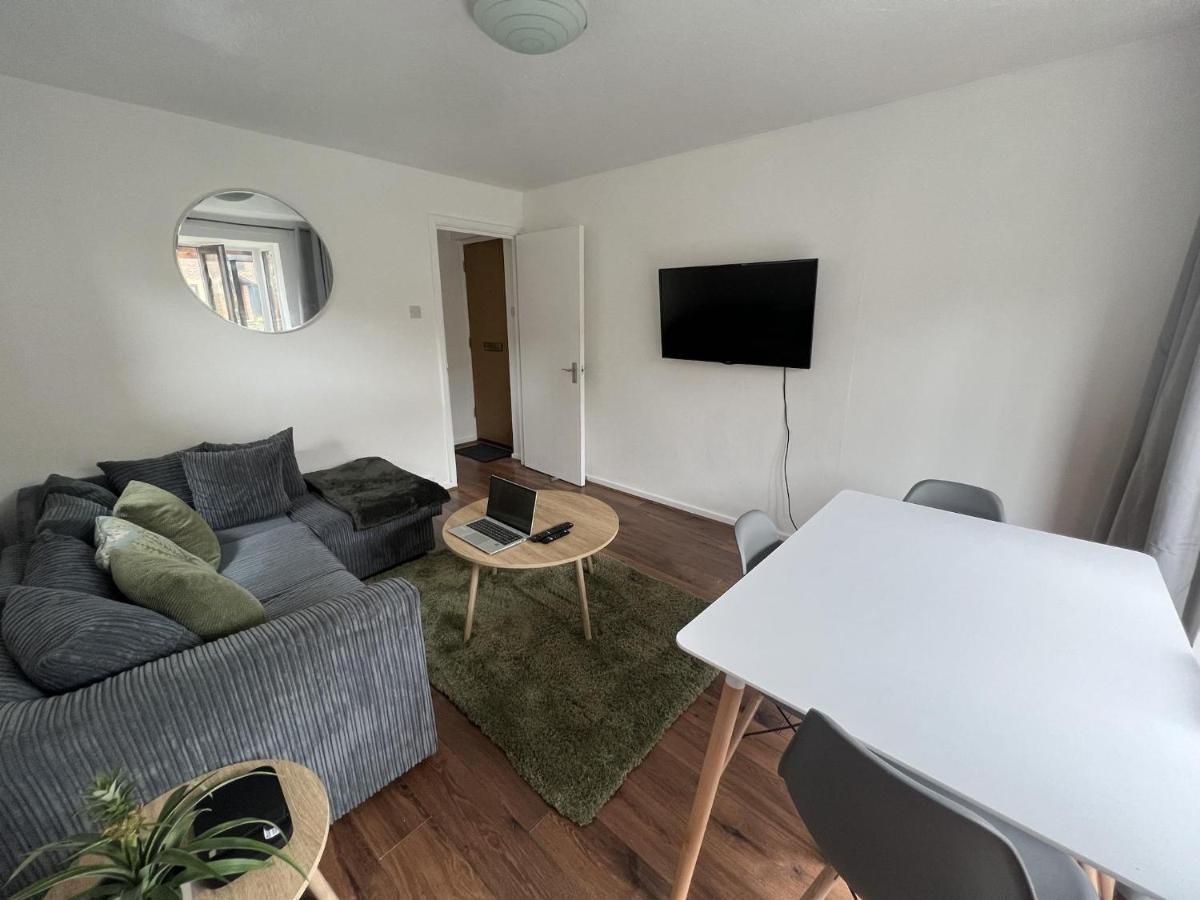 Canary Wharf Haven - Spacious & Homely Entire 1 Bedroom Flat Londra Exterior foto