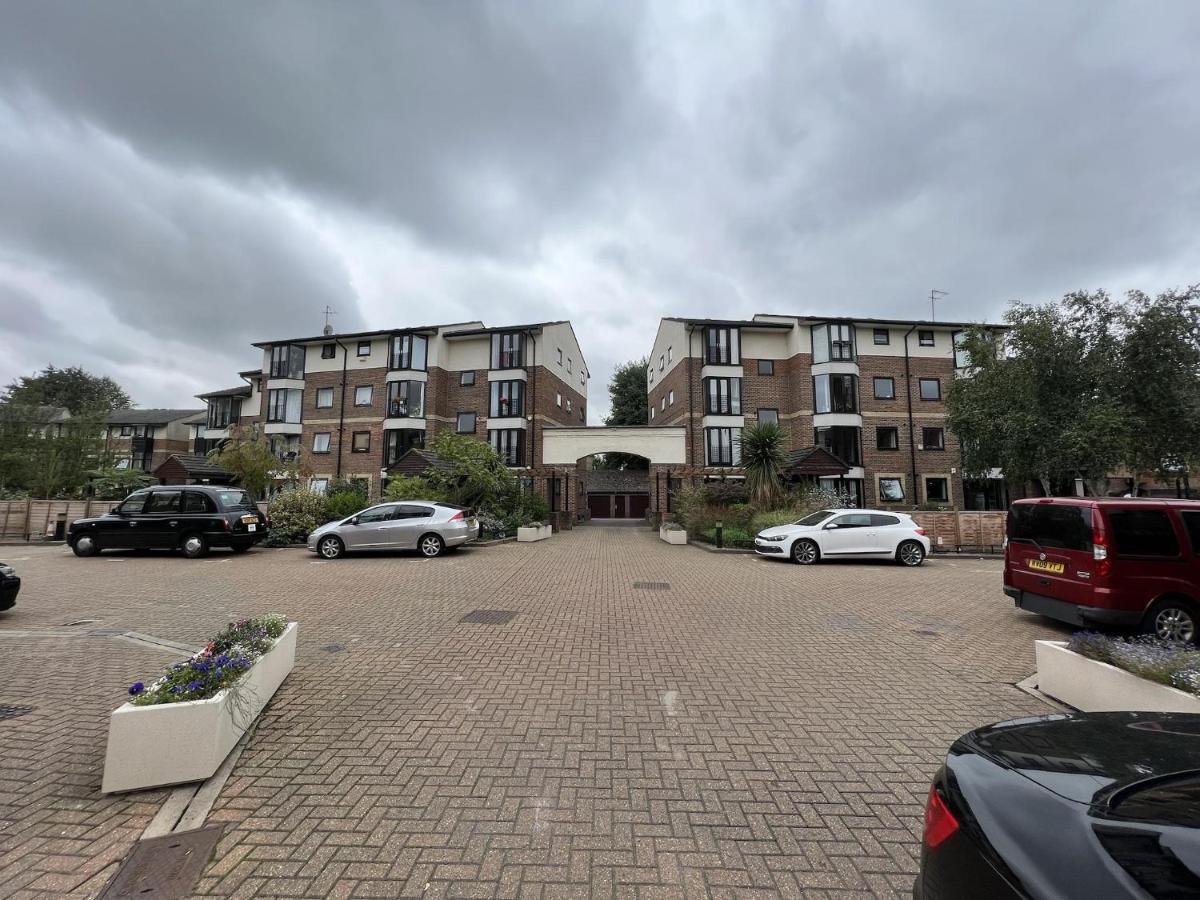 Canary Wharf Haven - Spacious & Homely Entire 1 Bedroom Flat Londra Exterior foto