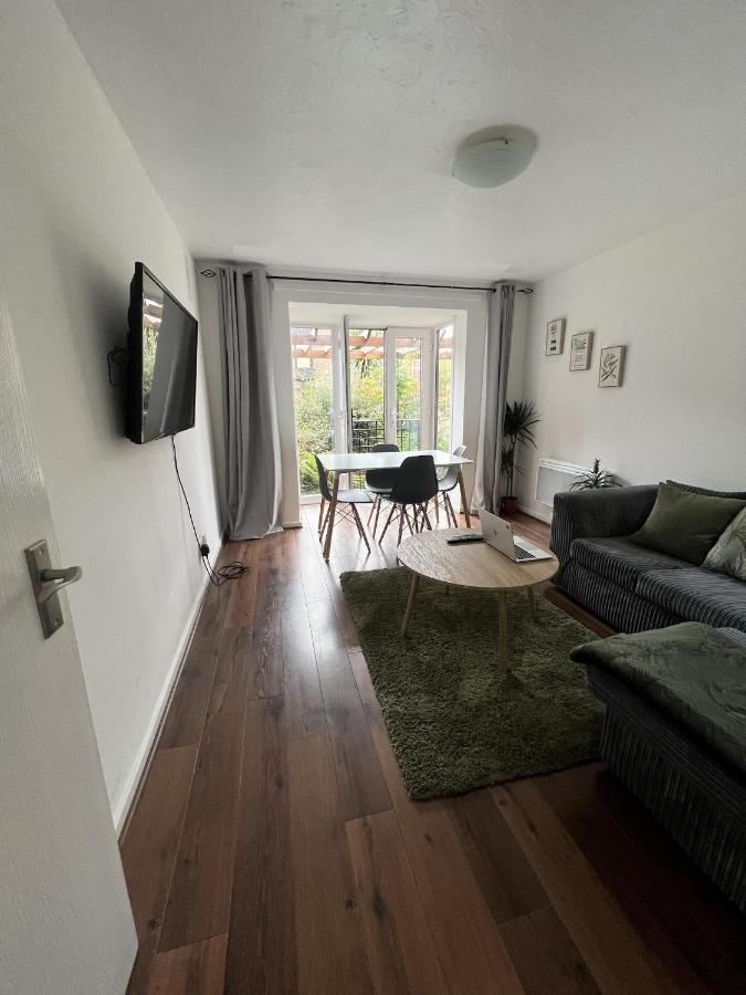 Canary Wharf Haven - Spacious & Homely Entire 1 Bedroom Flat Londra Exterior foto