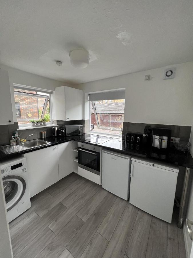 Canary Wharf Haven - Spacious & Homely Entire 1 Bedroom Flat Londra Exterior foto